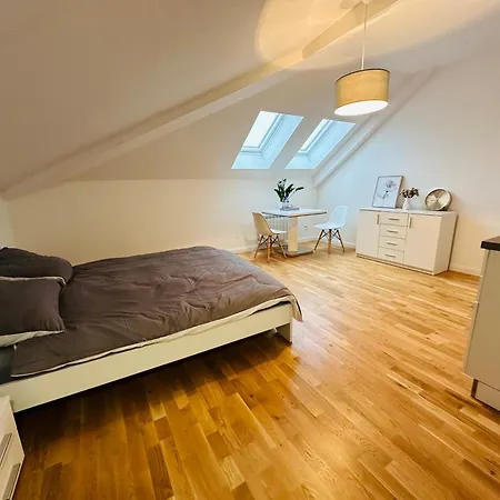 Wenceslas' Shi 02 Apartamento *